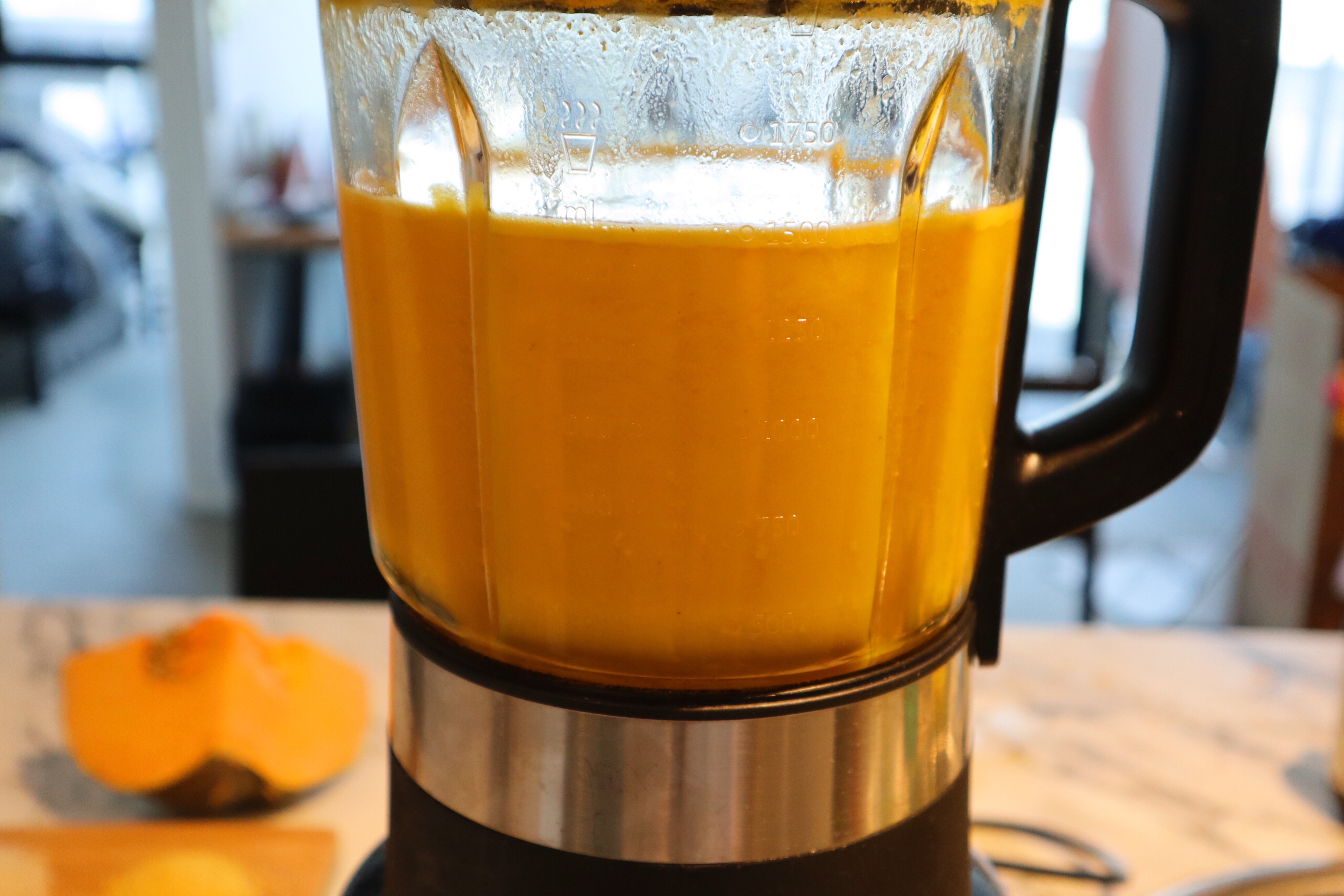 破壁机菜谱【丝滑醇香南瓜汁】喝过最好喝的南瓜汁的做法 步骤4