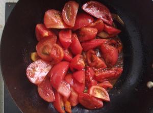 番茄炖肥肠的做法 步骤5