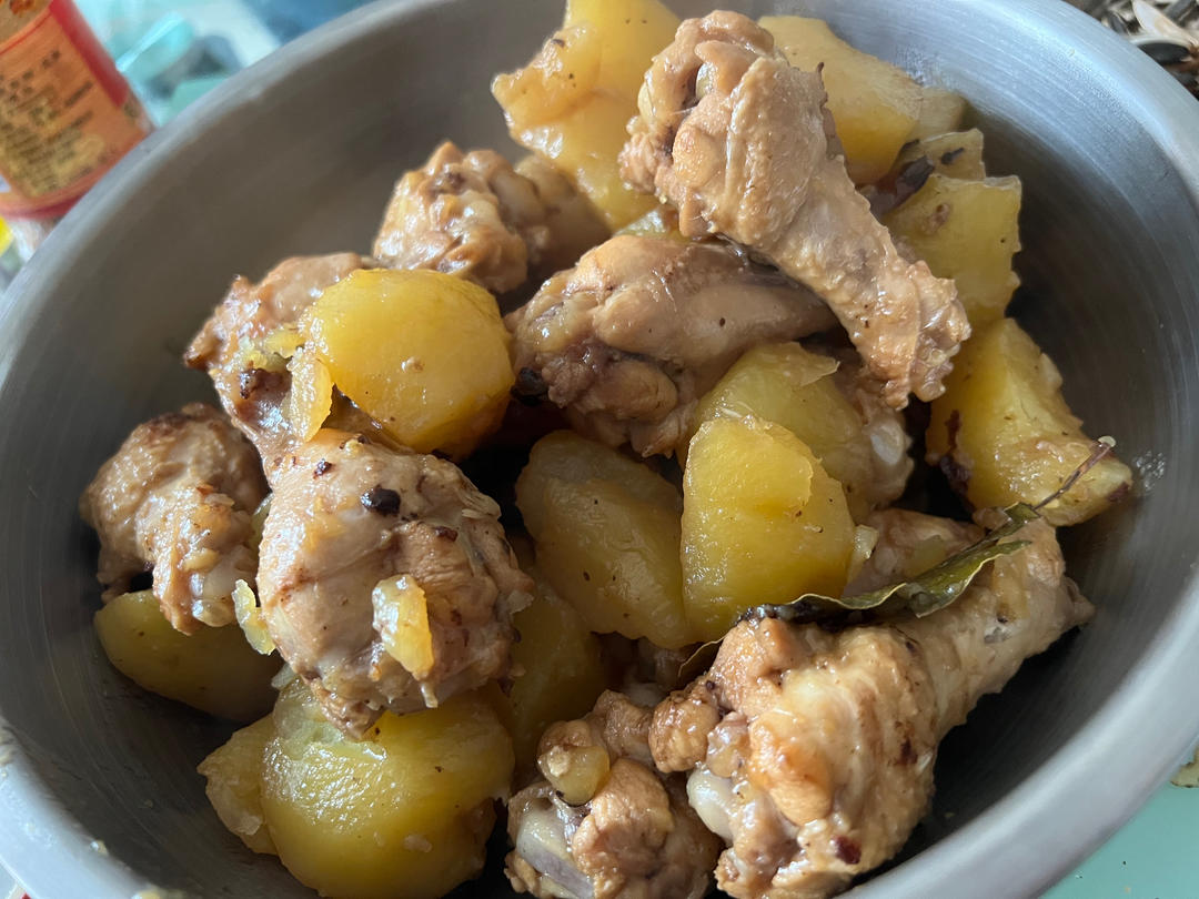 鸡腿炖土豆 上桌秒空盘 汤都喝干了！