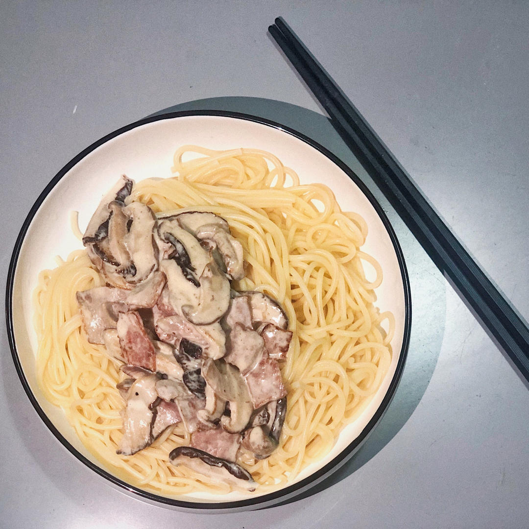 奶油培根蘑菇意面