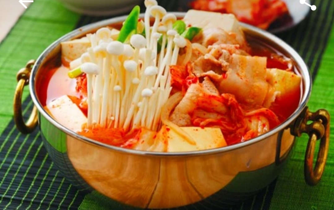 韩式泡菜猪肉豆腐锅(韩式风味餐，火锅DIY，韩式家常料理)