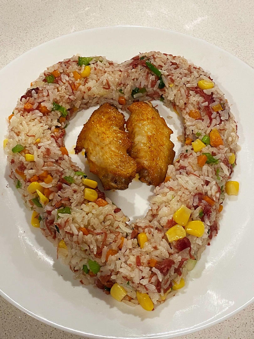 黄金天妇罗炸虾做的情人节爱心型咖喱饭