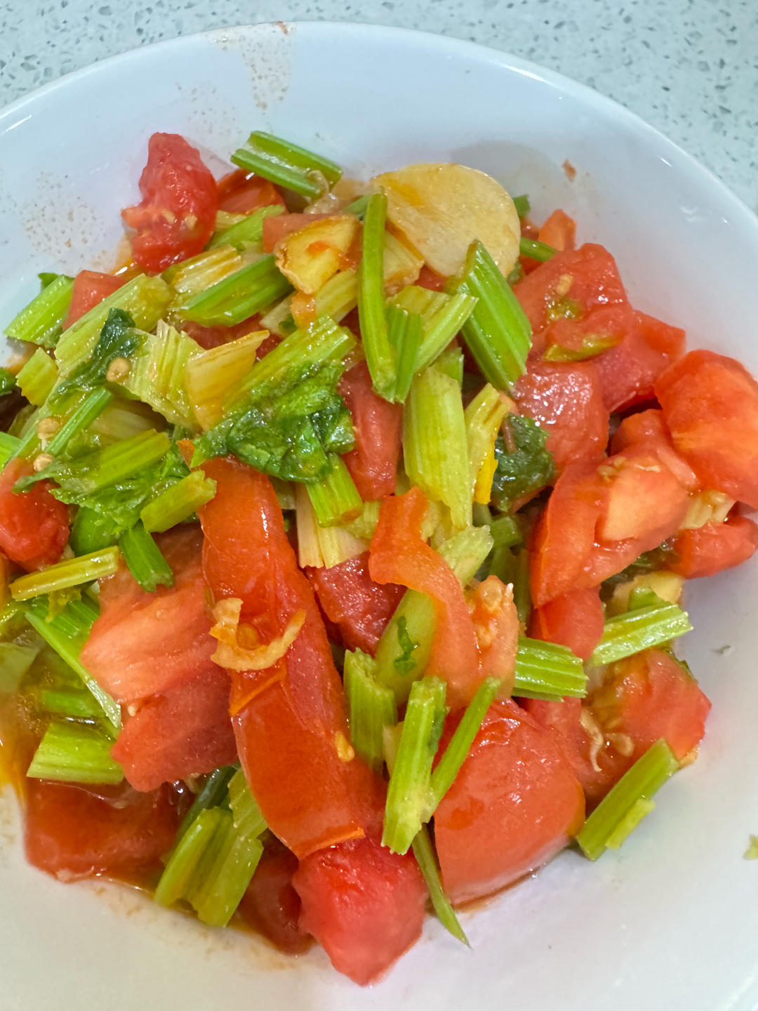 芹菜西红柿炒火腿肠