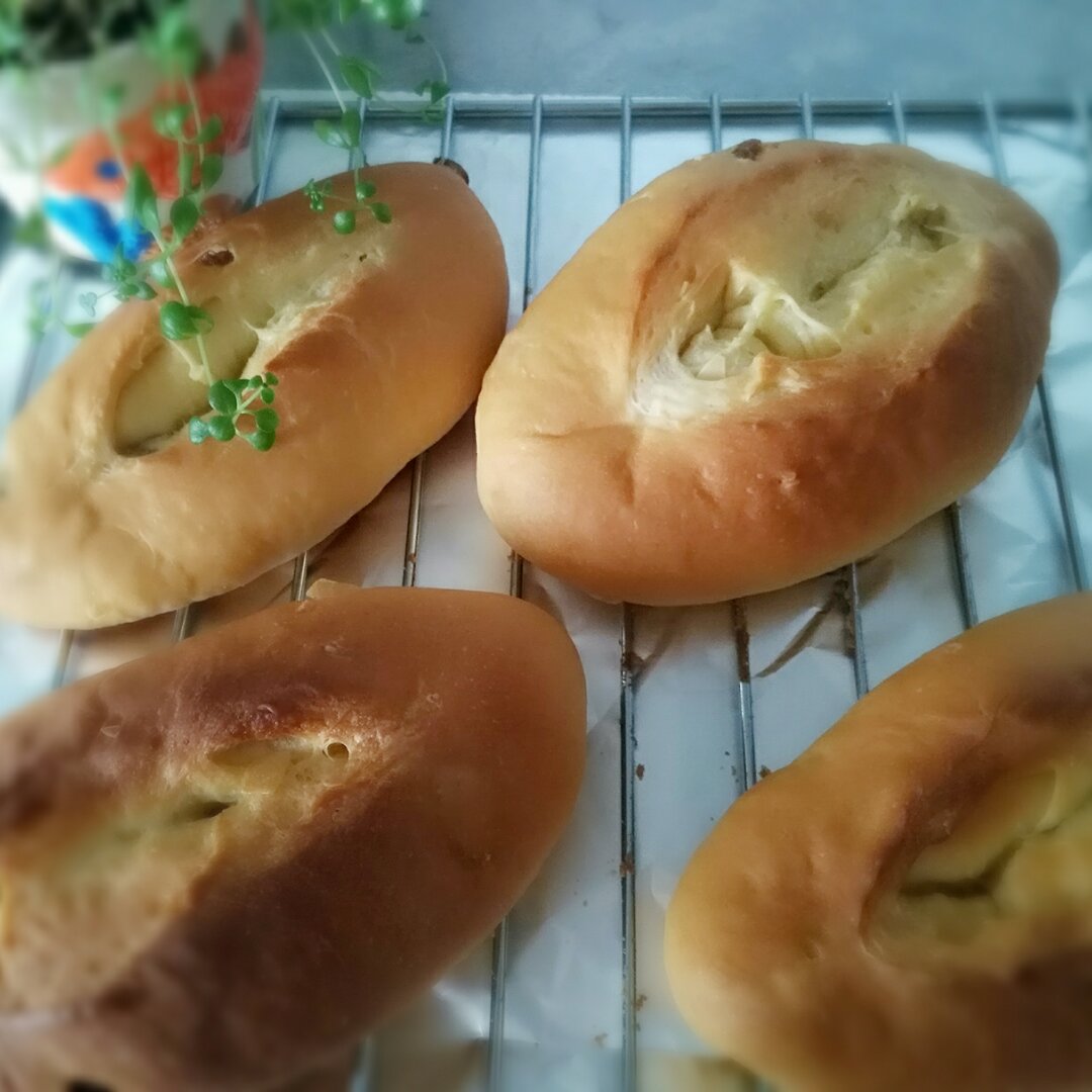 葡萄软欧（仿原麦山丘）Milk flavored bread filled with raisins and butter