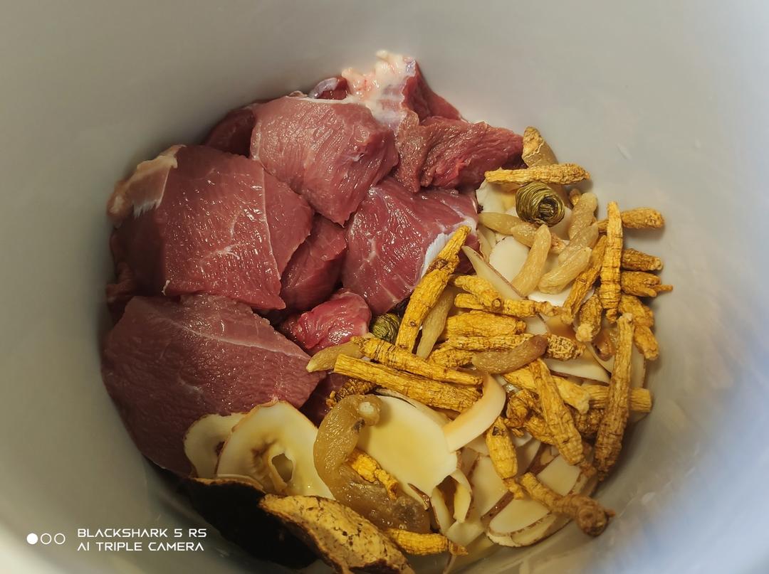 西洋参玉竹石斛瘦肉汤（熬夜口干口臭）