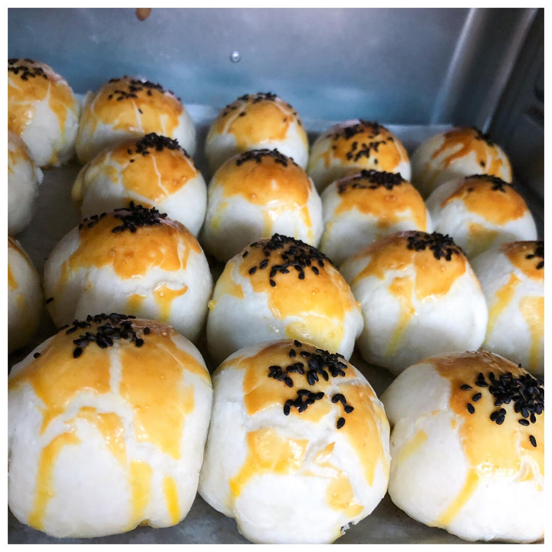 酥到掉渣的美味蛋黄酥