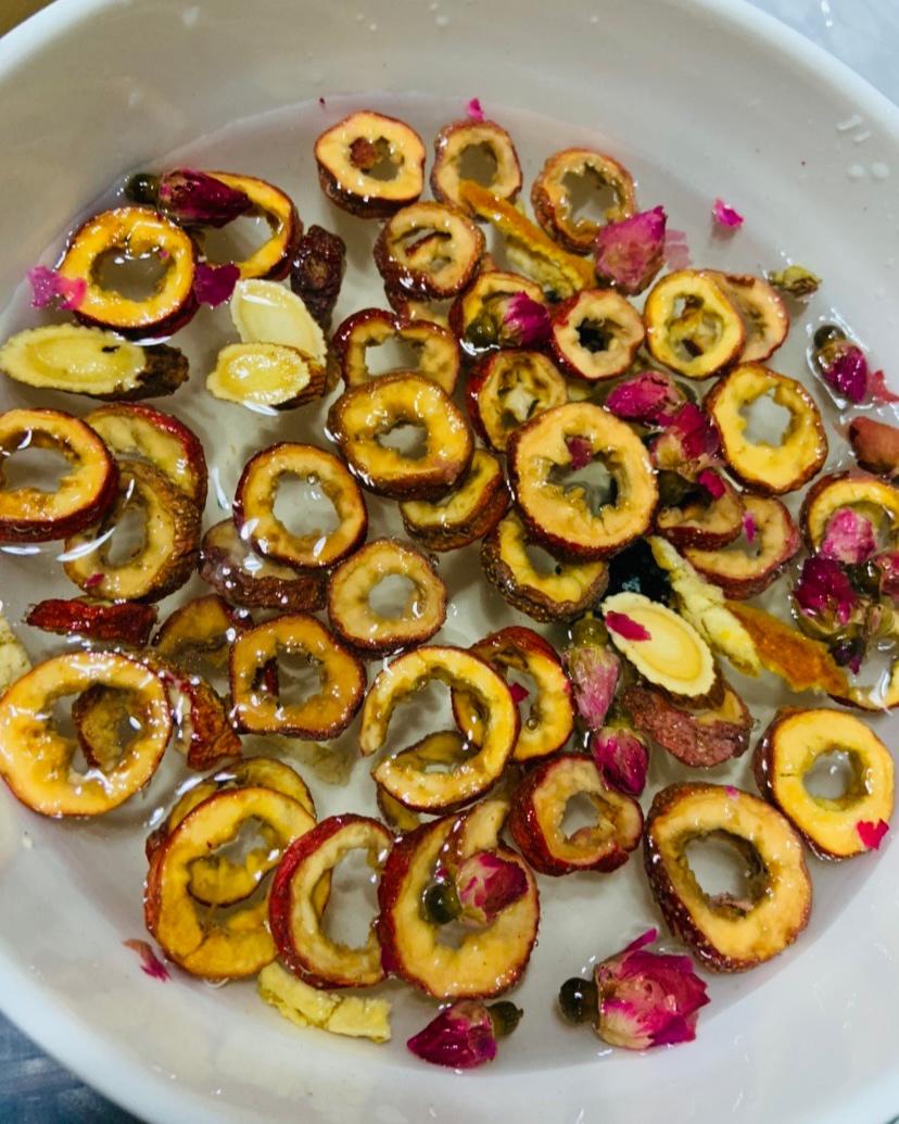 古法熬制酸梅汤（此方几乎无中药味孩子非常喜欢喝）