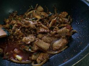 豆豉回锅肉小锅的做法 步骤4