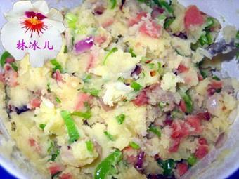 腊肉缤纷土豆泥的做法