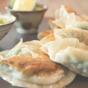 【任性厨房】日本季·锅里滋滋作响的日式煎饺的做法 步骤13
