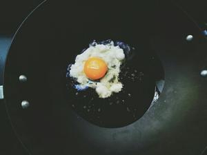 炒醪糟荷包蛋的做法 步骤1