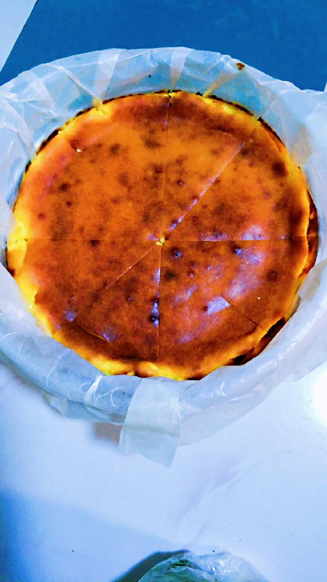 【原创】
零失败的下午茶-Basque巴斯克芝士蛋糕（消耗妙可蓝多奶油奶酪、雀巢淡奶油）