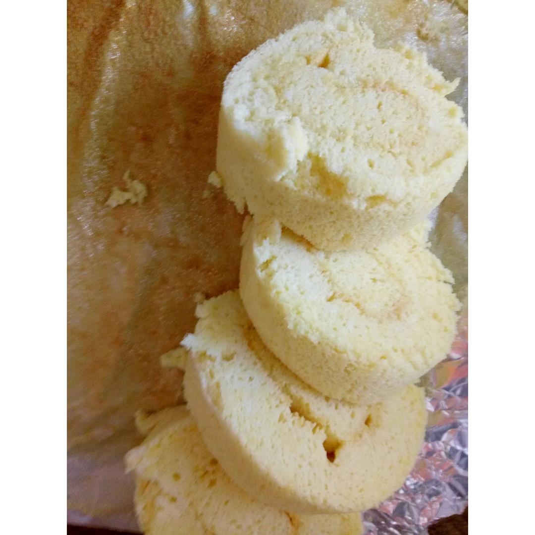 炼乳戚风蛋糕卷