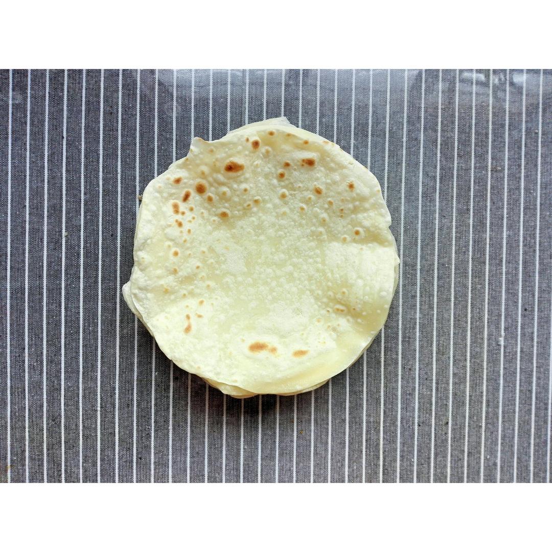 烙春饼(用视频告诉你，这饼有多软)