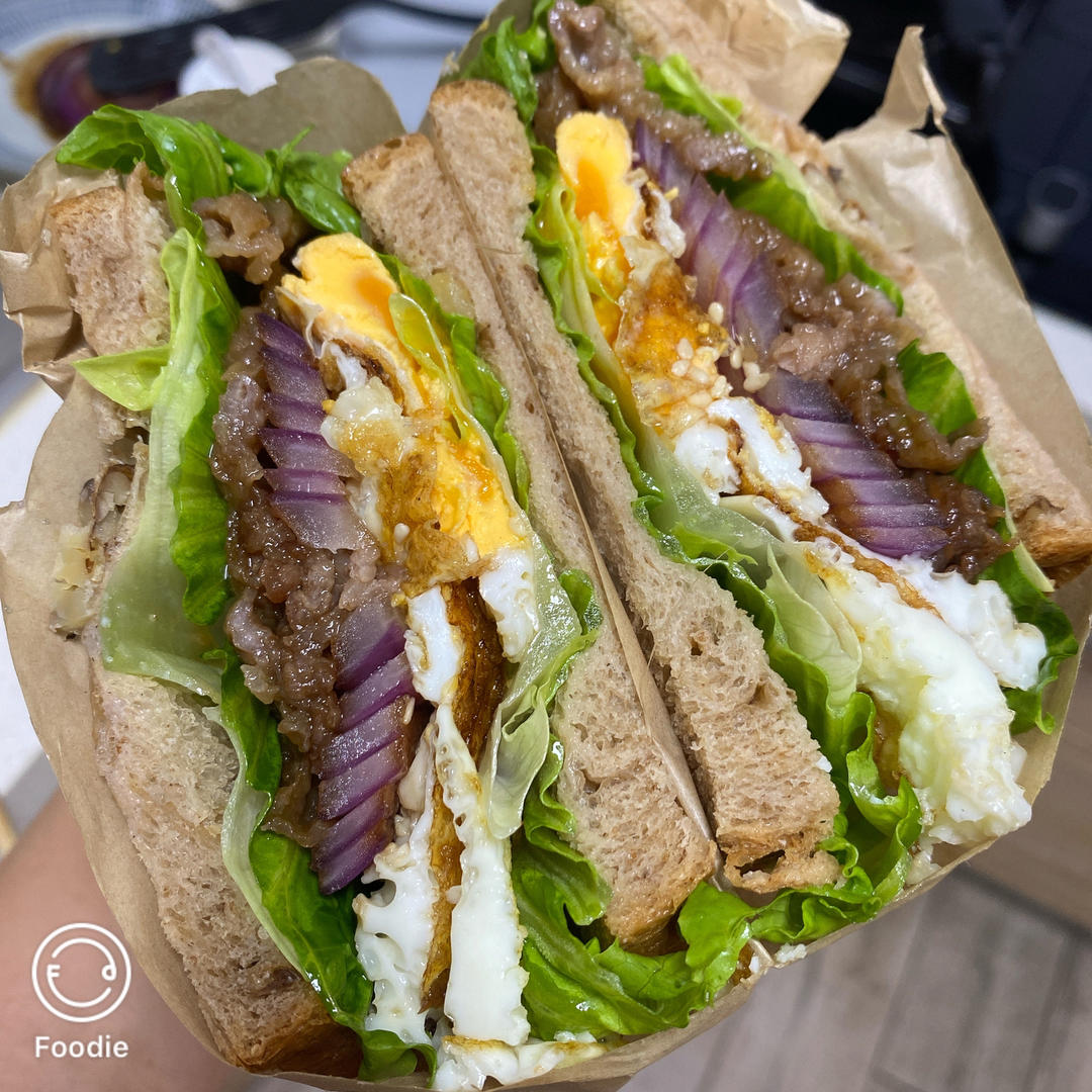 超好吃的洋葱肥牛三明治