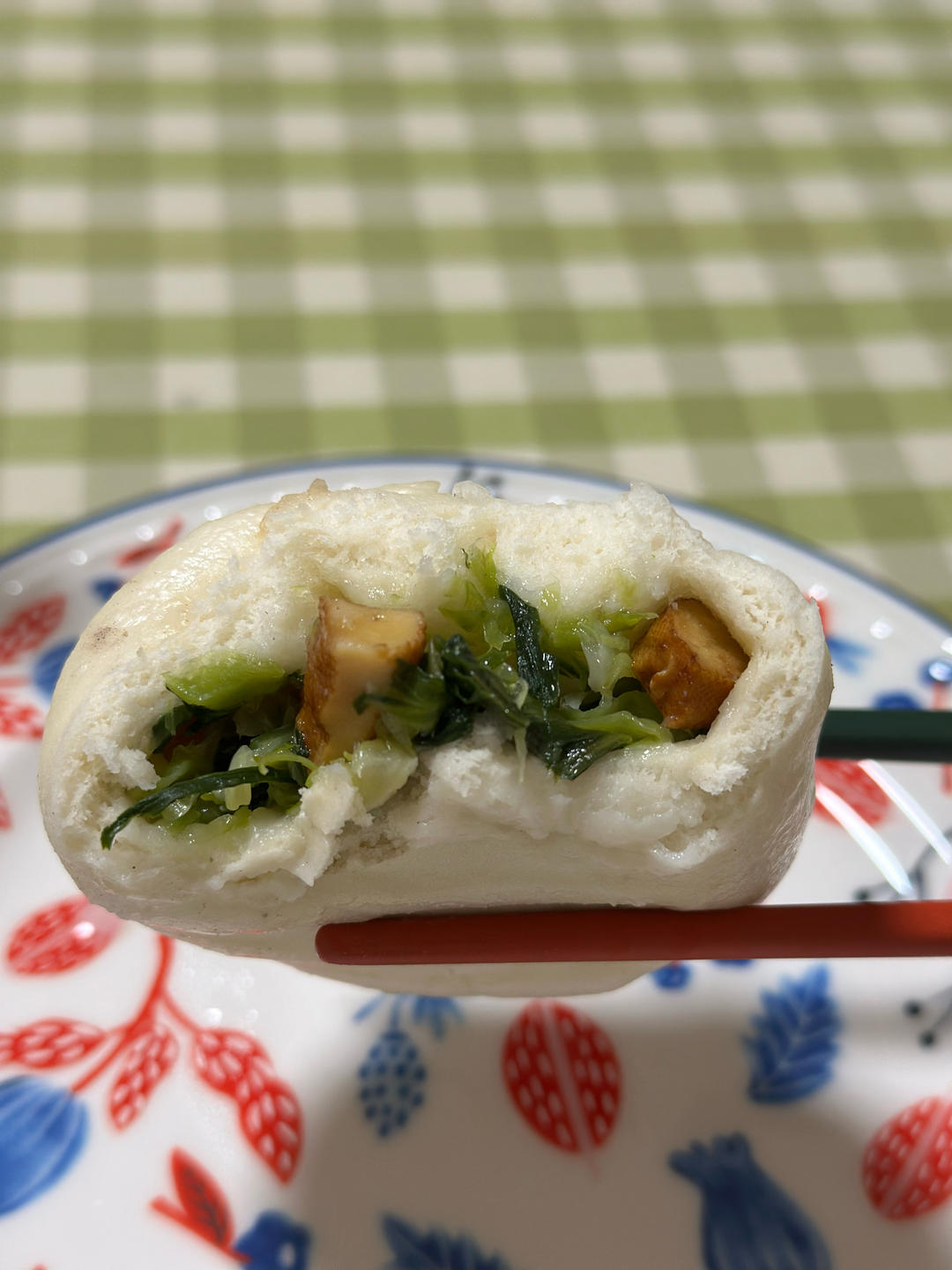 碧绿的香菇菜包子