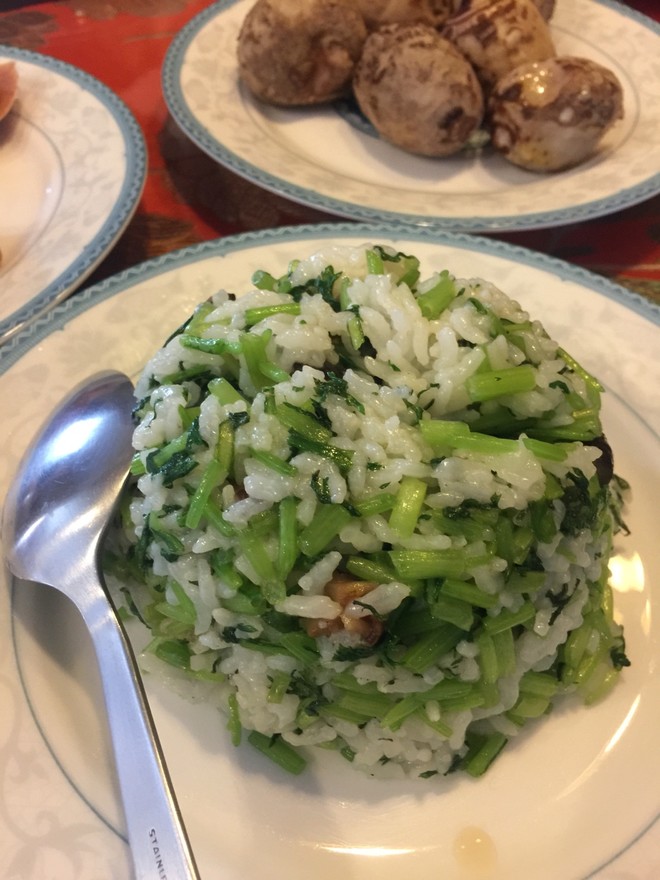 茼蒿香菇炒饭的做法步骤图 怎么做好吃 暴躁小兔纸 下厨房 茼蒿香菇炒饭的做法步骤图 怎么做好吃 暴躁小兔纸 下厨房