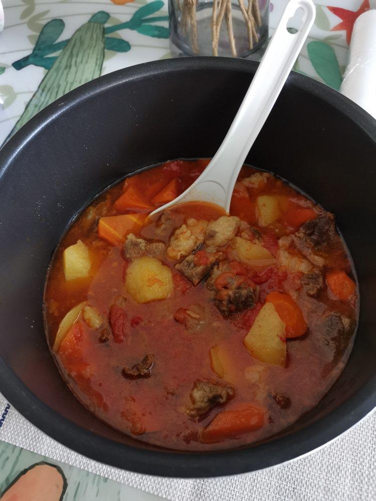 不加一滴水超美味的番茄土豆炖牛肉（懒人菜）