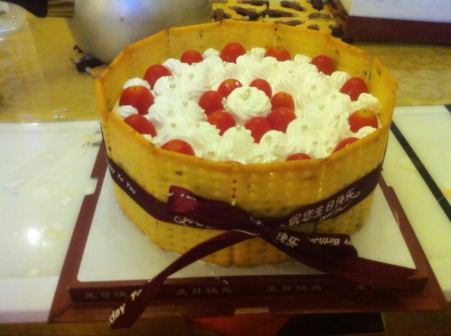 樱桃生日蛋糕