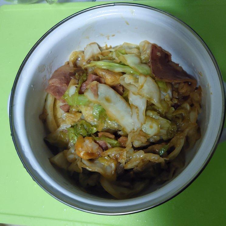 五花肉炒手撕包菜