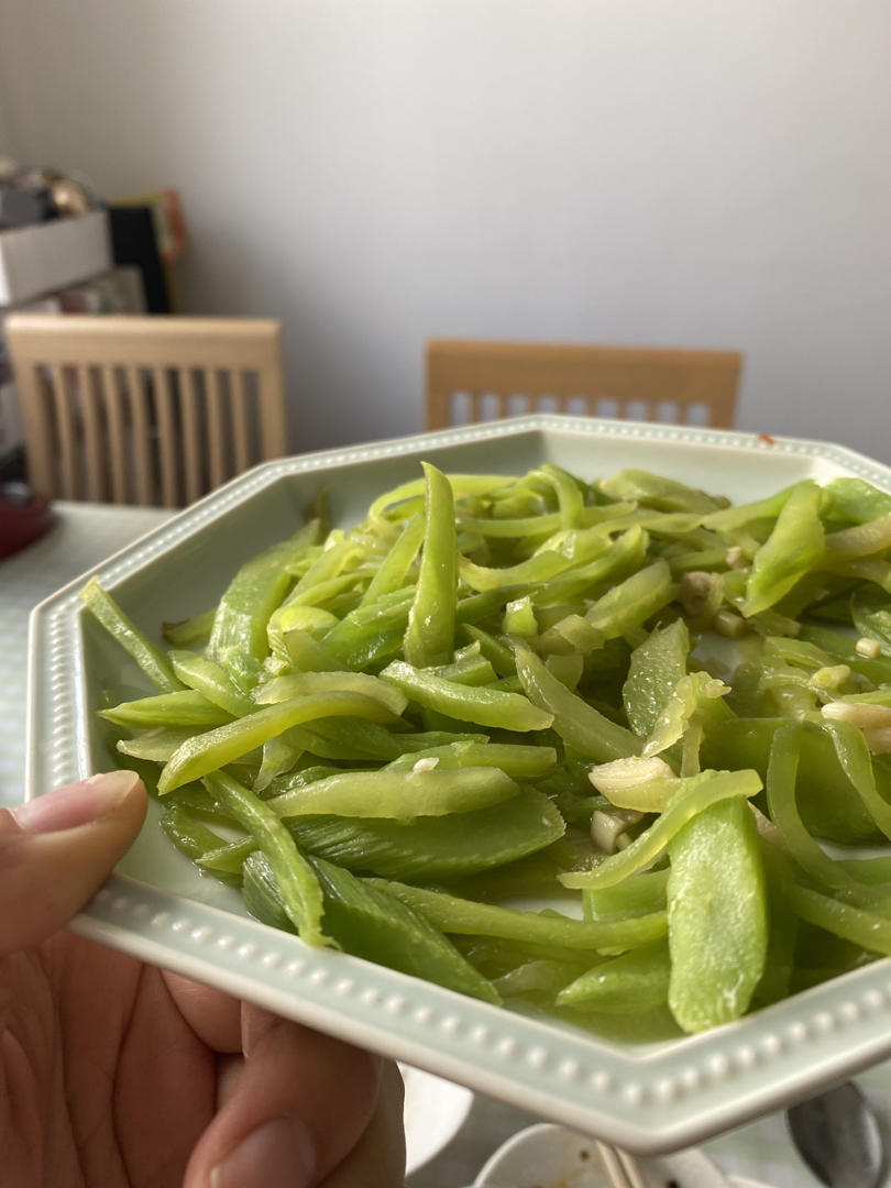 清炒莴笋