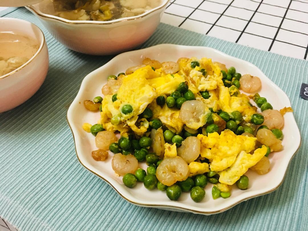虾仁青椒黑木耳炒蛋