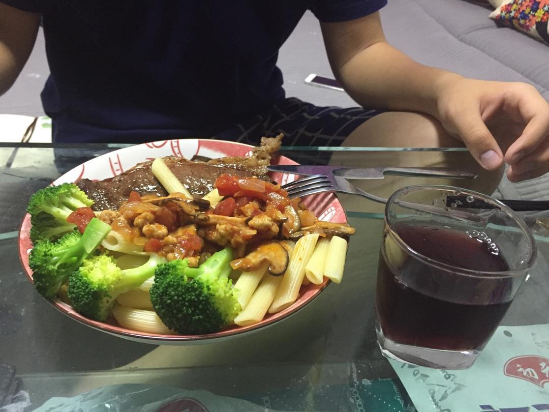 番茄肉酱意大利面