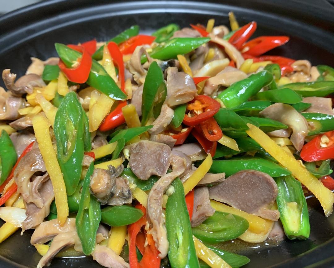 嫩姜丝、双椒“爆炒鸡胗”的做法