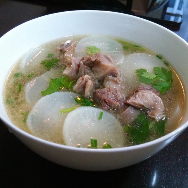 静子-26做的清炖白萝卜牛腩汤