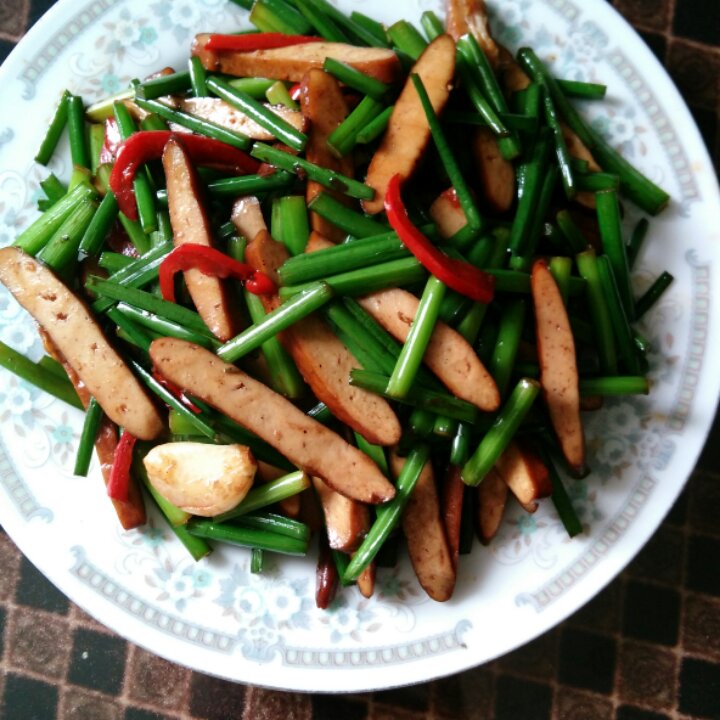 韭菜苔炒香干