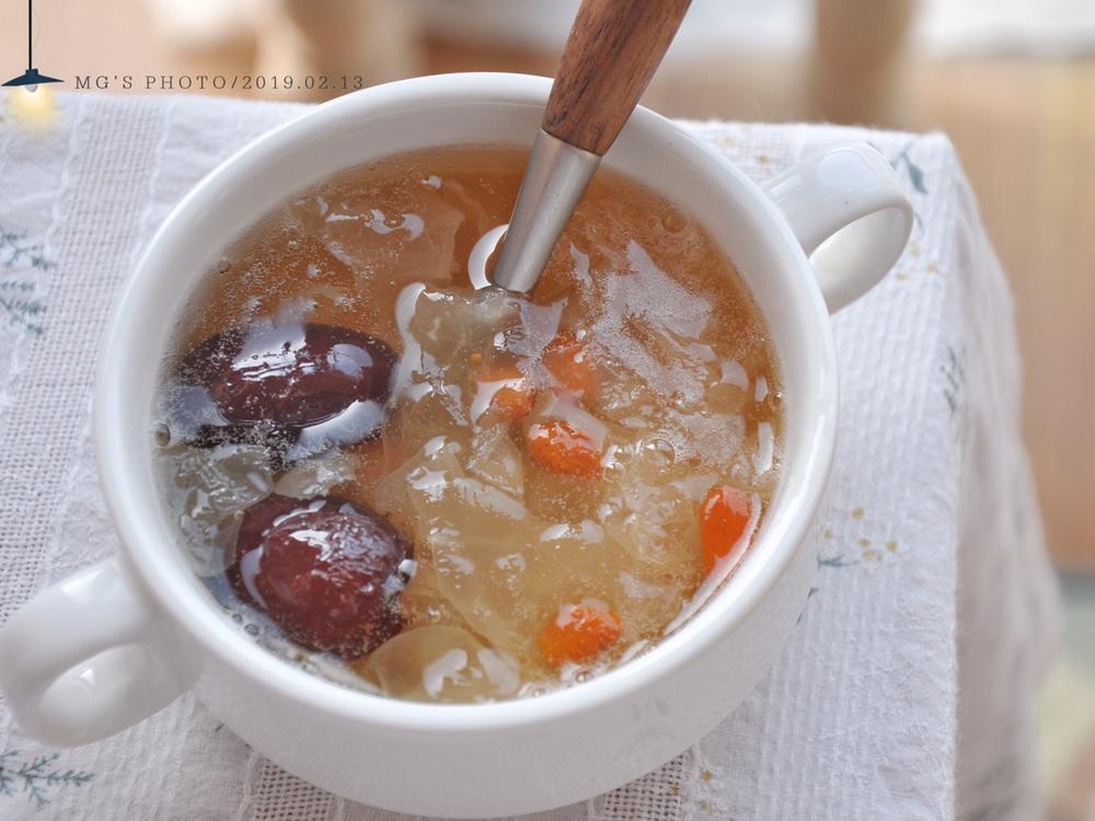蜜柑mg做的冰糖银耳红枣汤