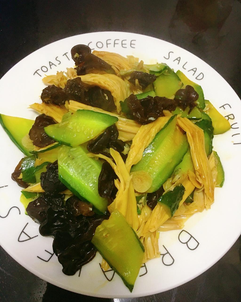 腐竹木耳黄瓜炒