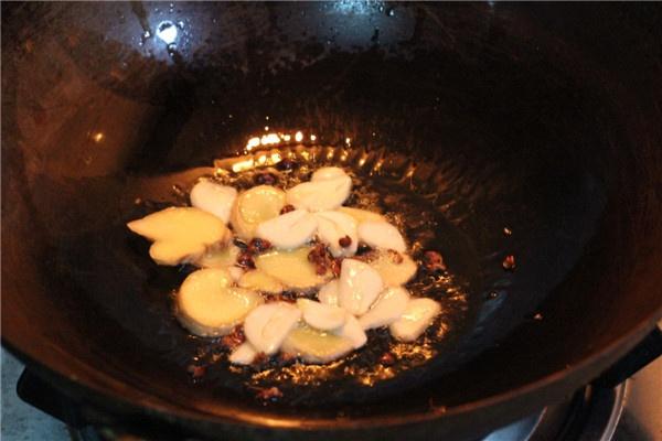 黑啤煮皮皮虾的做法 步骤4