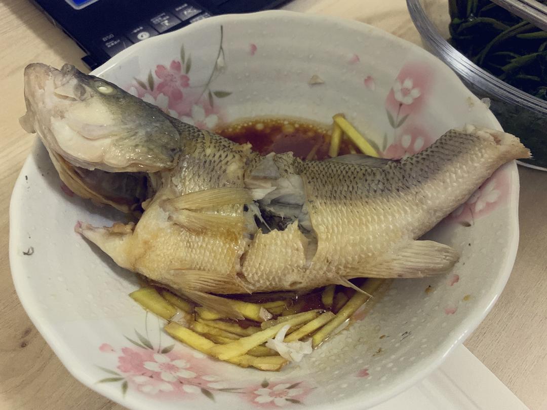 清蒸鲈鱼