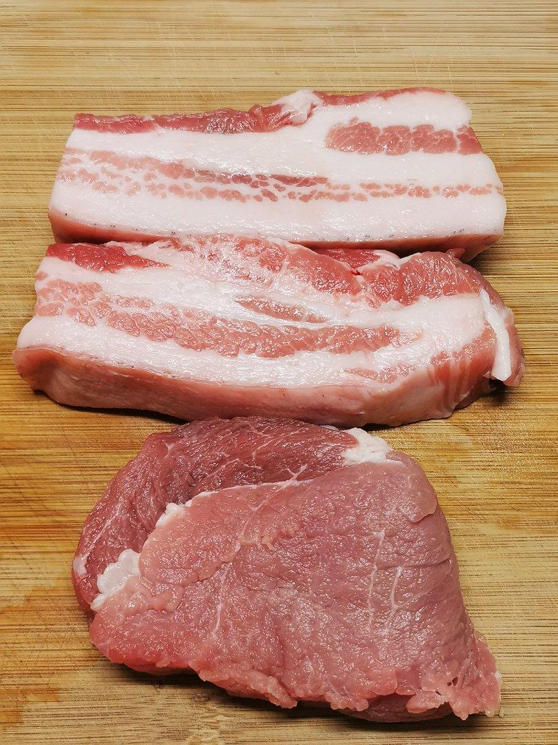 酱肉包升级版（加了点木耳和芹菜 好吃惨了）