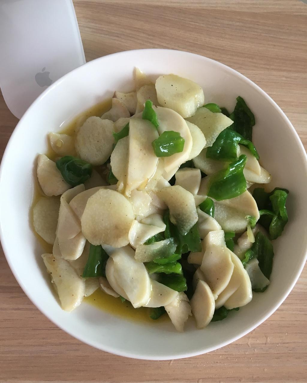 青椒海鲜菇爆炒肉片