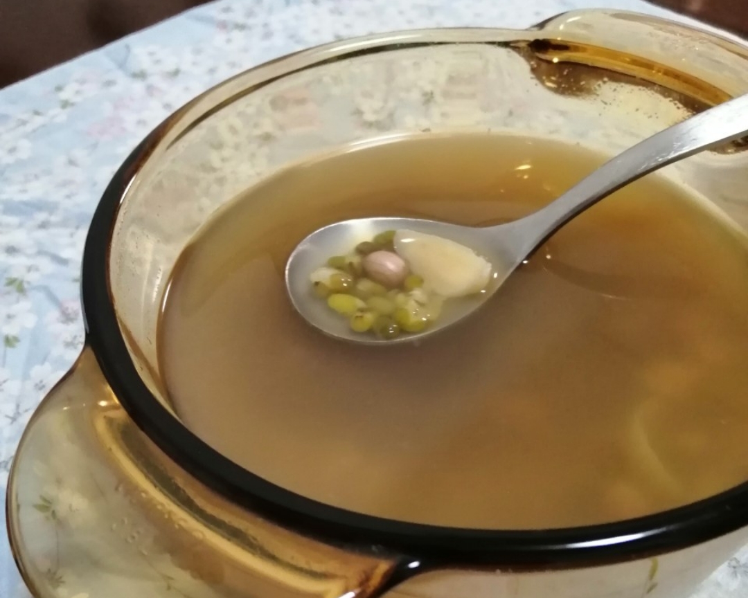 绿豆百合花生汤