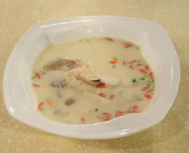 豆浆山珍鱼汤的做法