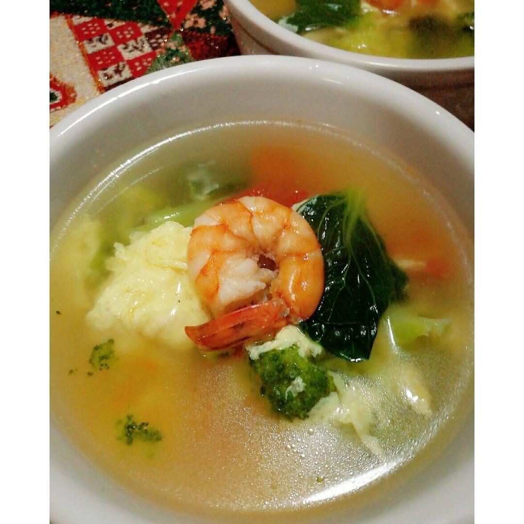 荷兰豆金针菇蔬菜汤