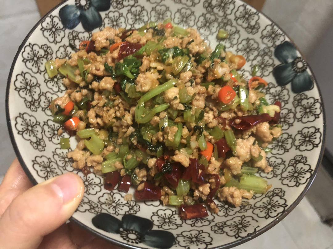 芹菜牛肉末「下饭神器」
