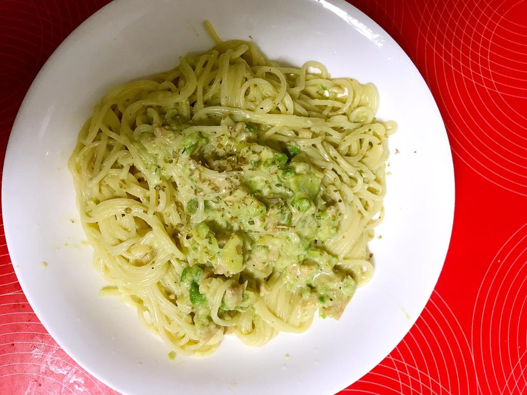 小清新牛油果火腿意面