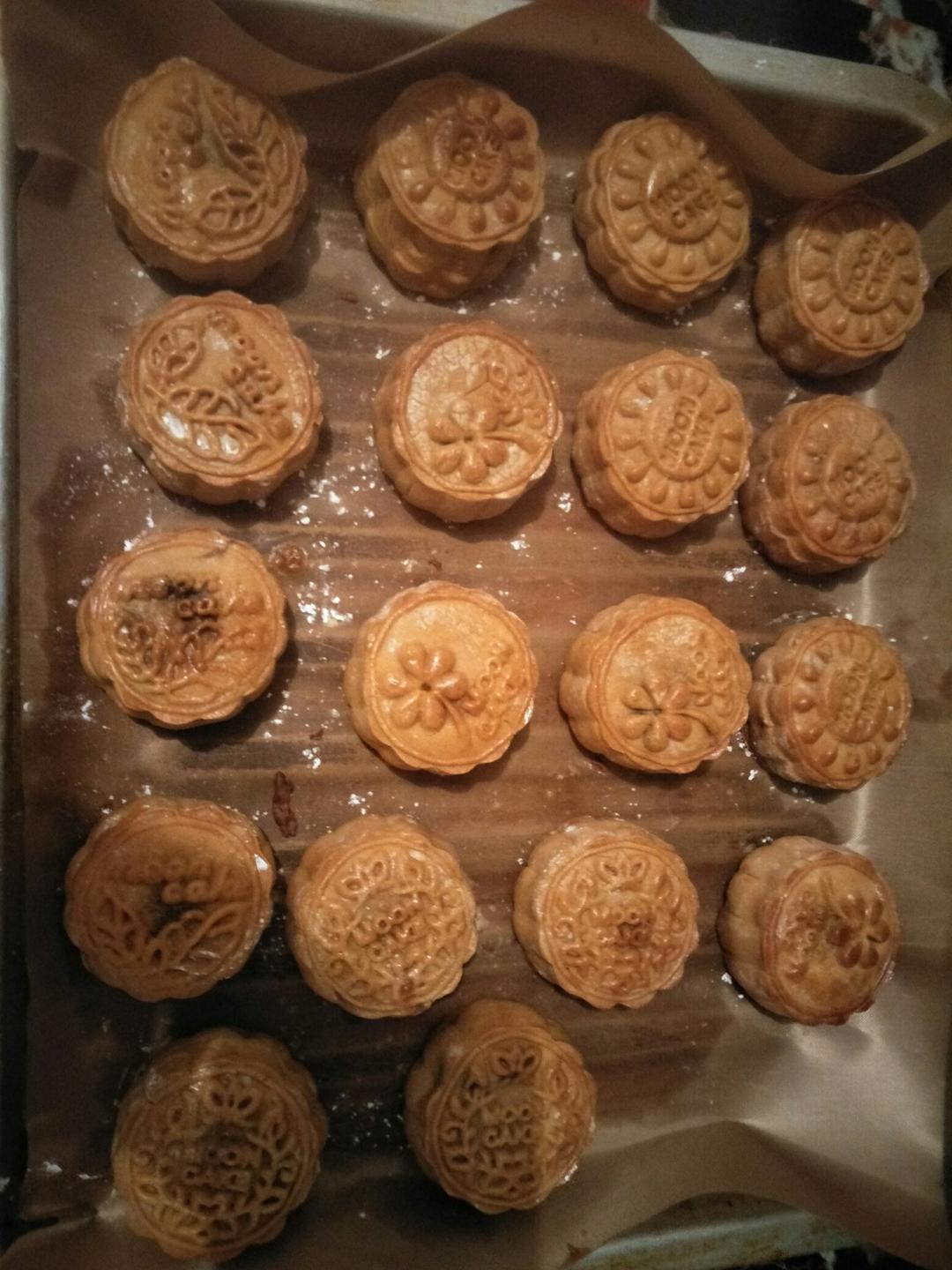 广式月饼—蛋黄莲蓉月饼