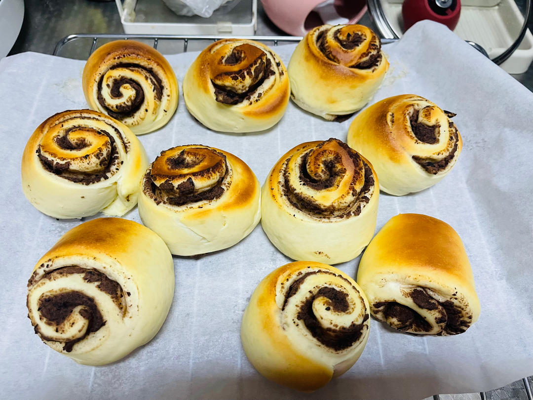 寒冷的冬天，来个「焦糖苹果肉桂卷」吧！