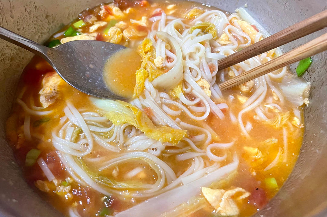 恨不得抱着锅舔的番茄鸡蛋面