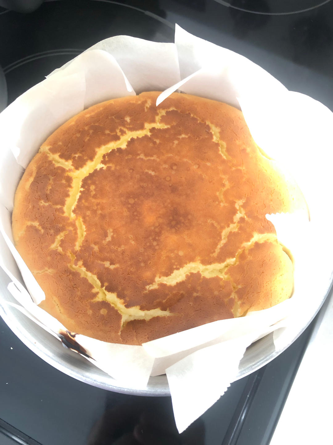 低糖版的网红巴斯克奶酪蛋糕(Basque Burnt Cheesecake) --- 消耗谈奶油和奶油奶酪