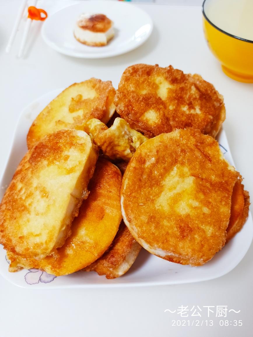 老公下厨：快手早餐～金黄鸡蛋馒头干（外香里软）的做法