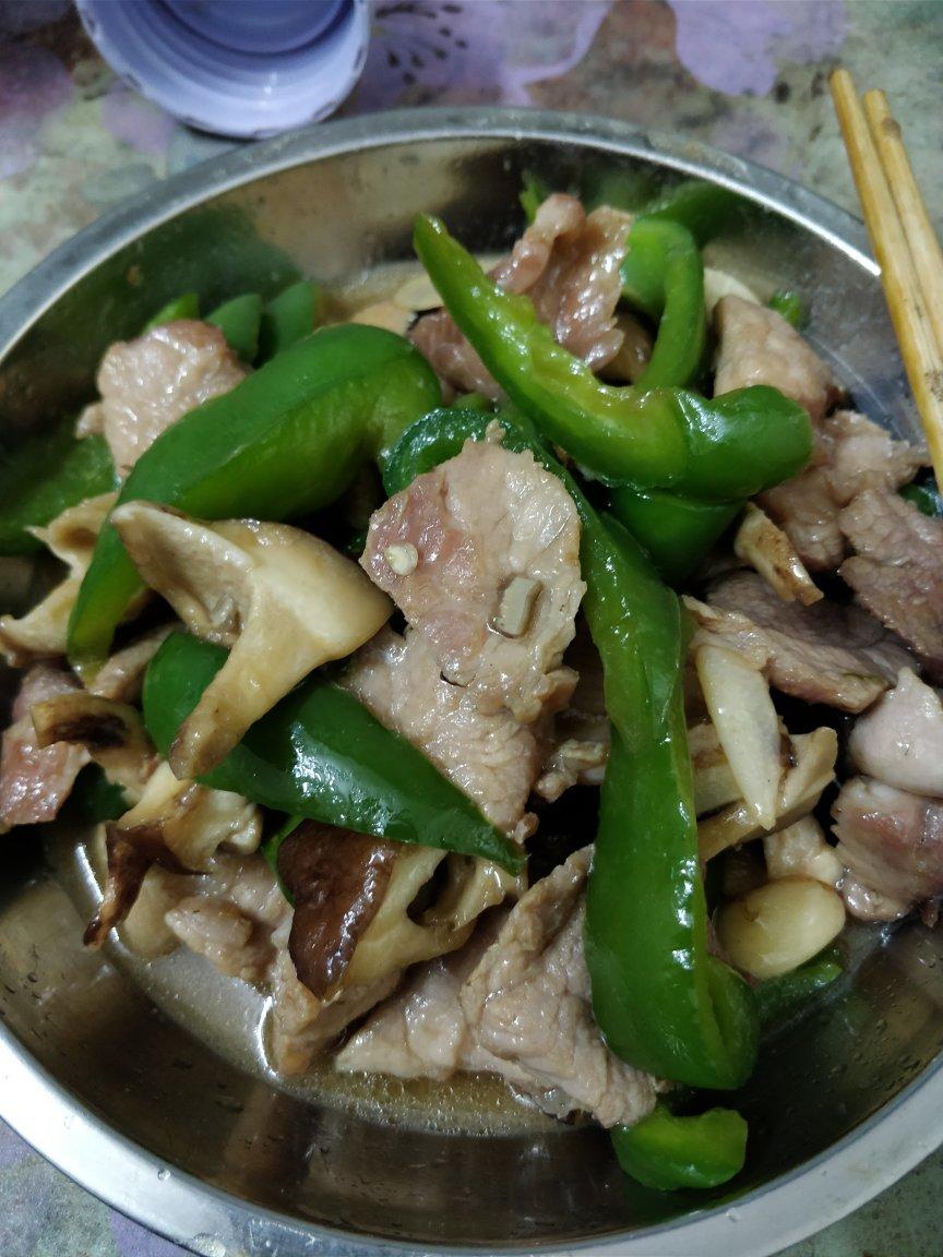 蘑菇青椒炒肉