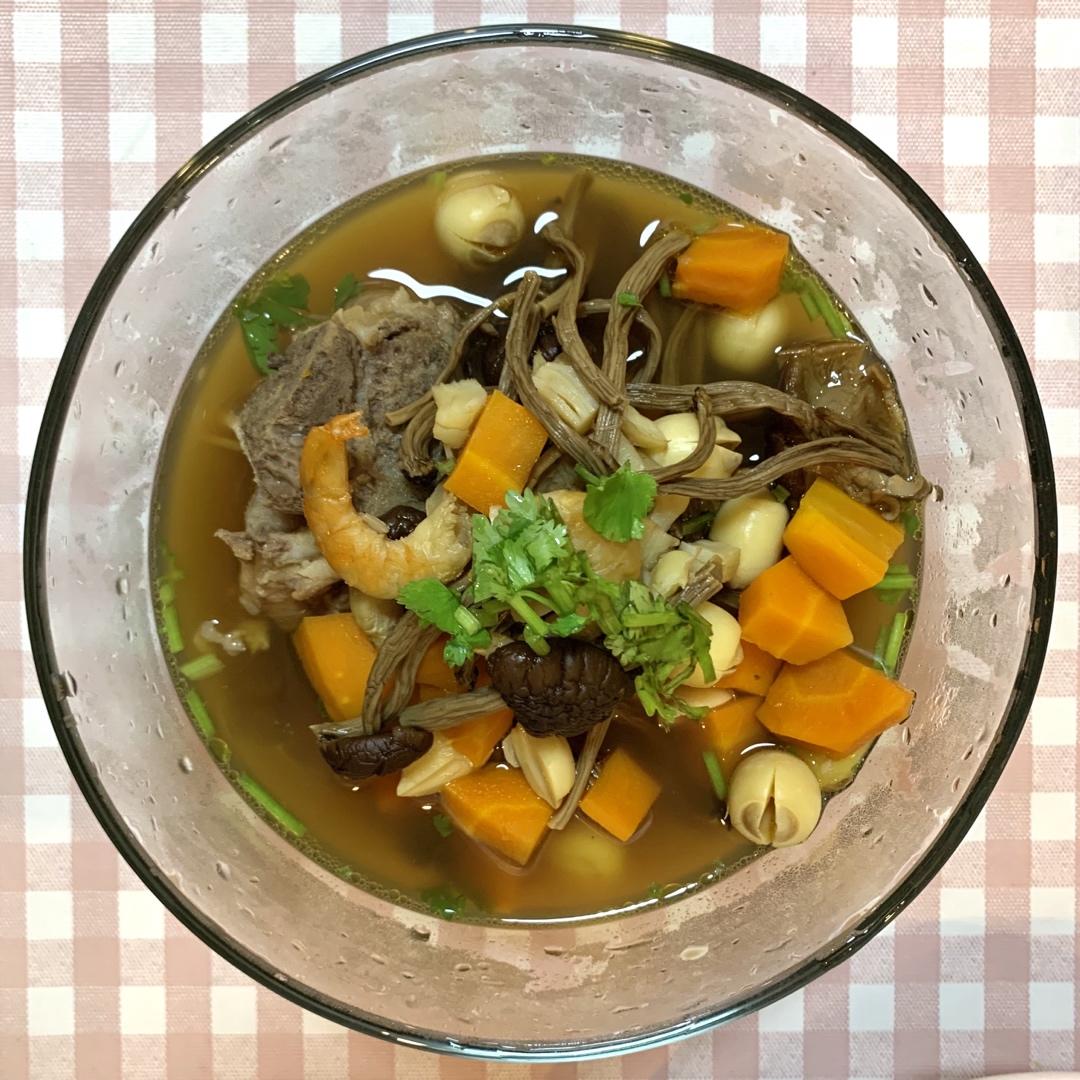 营养茶树菇排骨汤