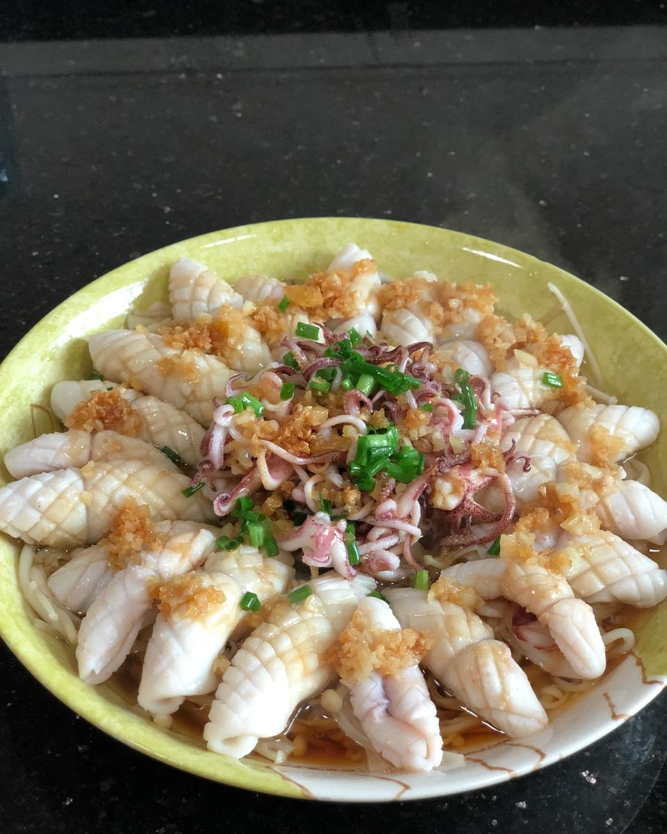 蒜蓉蒸墨鱼仔金针菇