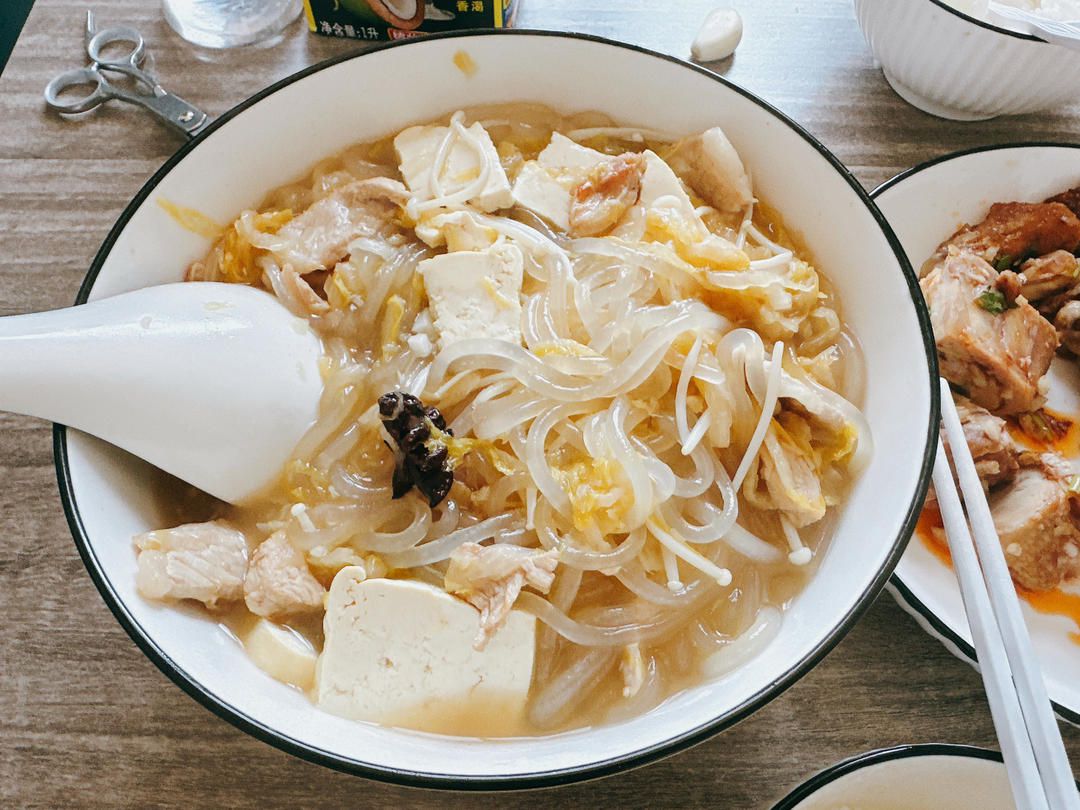 东北酸菜猪肉炖粉条